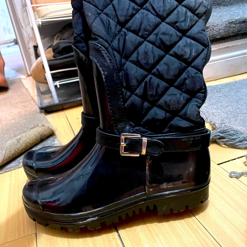 Like new knee high waterproof winter boots